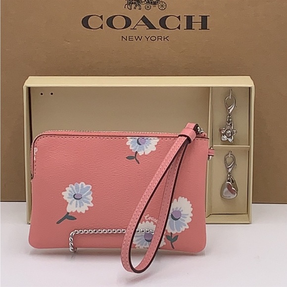 COACH Boxed Corner Zip Wristlet With Daisy Print - Picture 3 of 15
